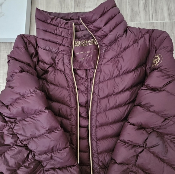 EUC MICHAEL KORS Puffy lightweight Jacket Burgundy 1X - Picture 16 of 16